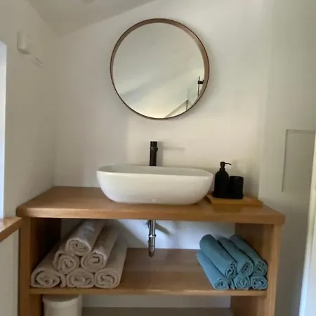 Zidana Marela - Attic With A View * クランスカゴーラ