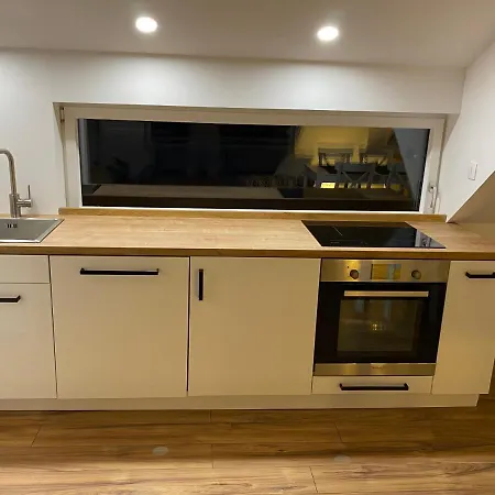 Zidana Marela - Attic With A View アパート クランスカゴーラ